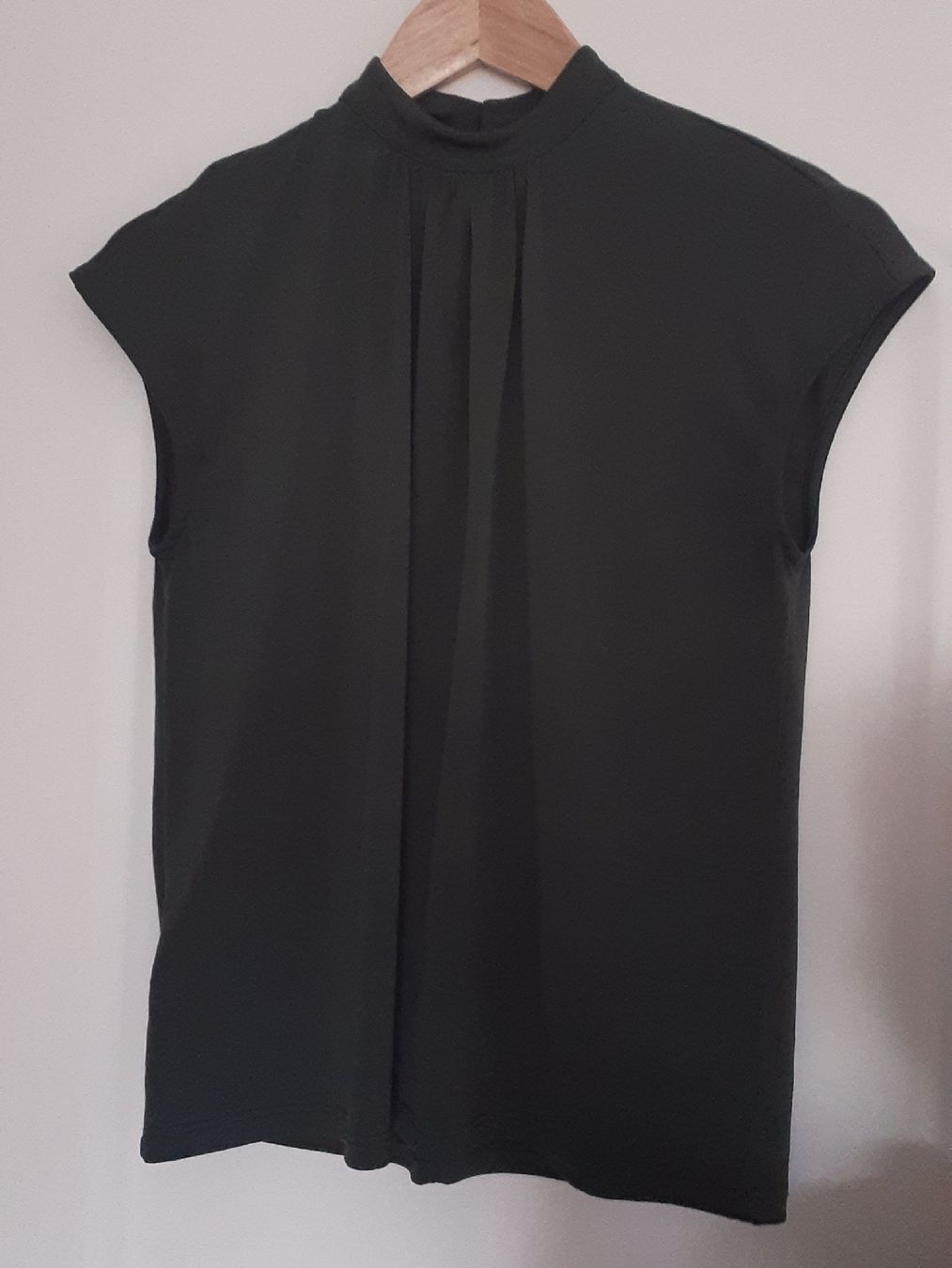 H&M Camicette: Dark green H&M top – Usato da Basel venduto da n23_j8jr