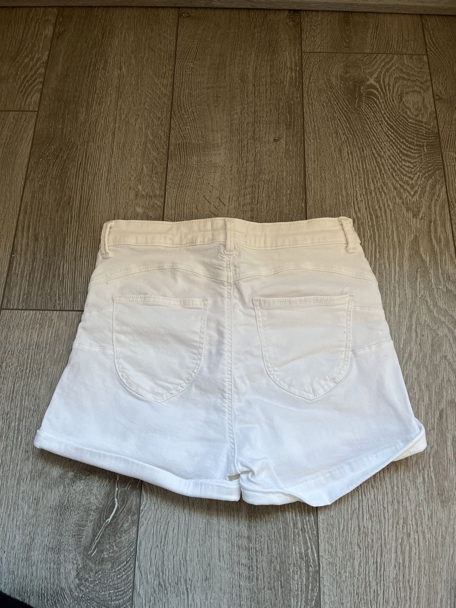 Tally Weijl Pantaloni: Short blanc – Usato da Le Locle venduto da Ophelhugy 1