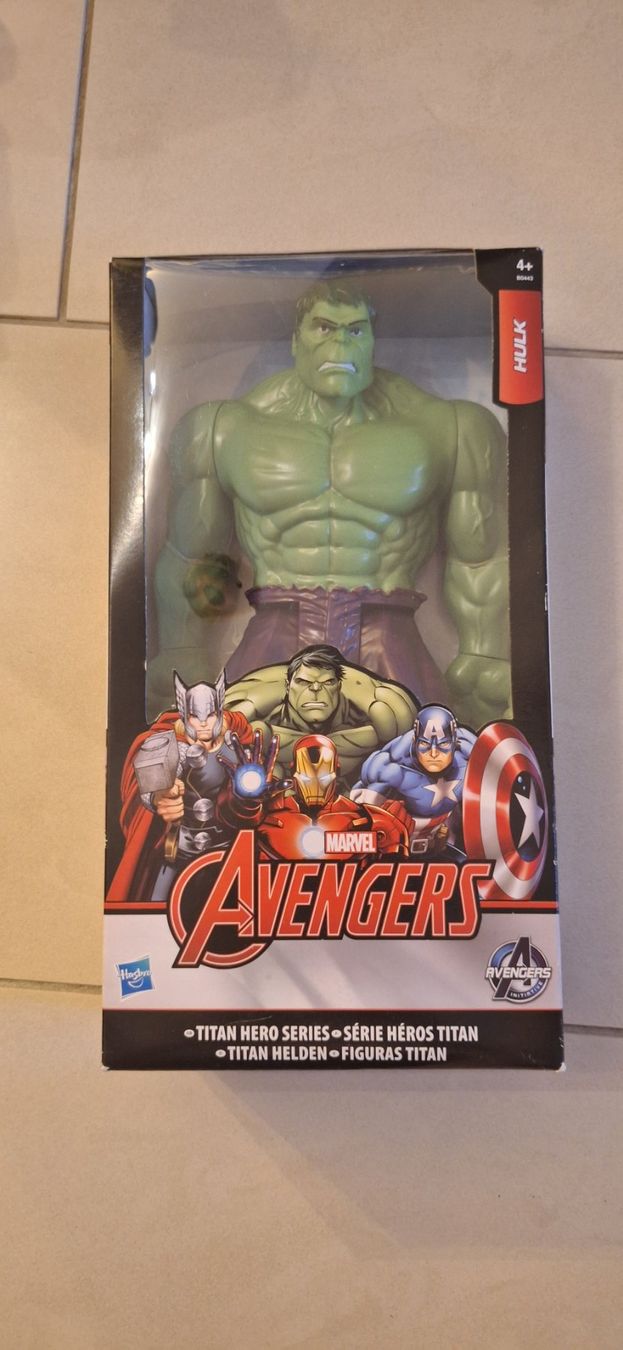 Marvel Statuette: Marvel Avengers " Hulk " Hasbro Figur – Nuovo e nell'imballaggio originale da Richterswil venduto da uscars