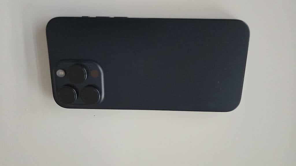 Telefoni cellulari / Smartphones: iphone 15 pro max – Usato da Lachen SZ venduto da epe_h6fw 2