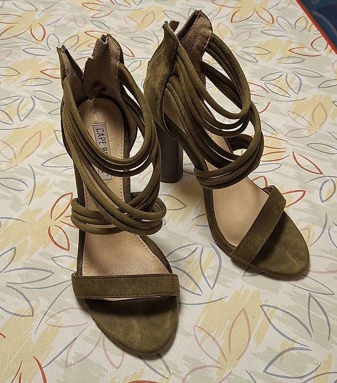 Damenschuhe: Chaussures très bon état  – Neu und originalverpackt aus Martigny von Pict6