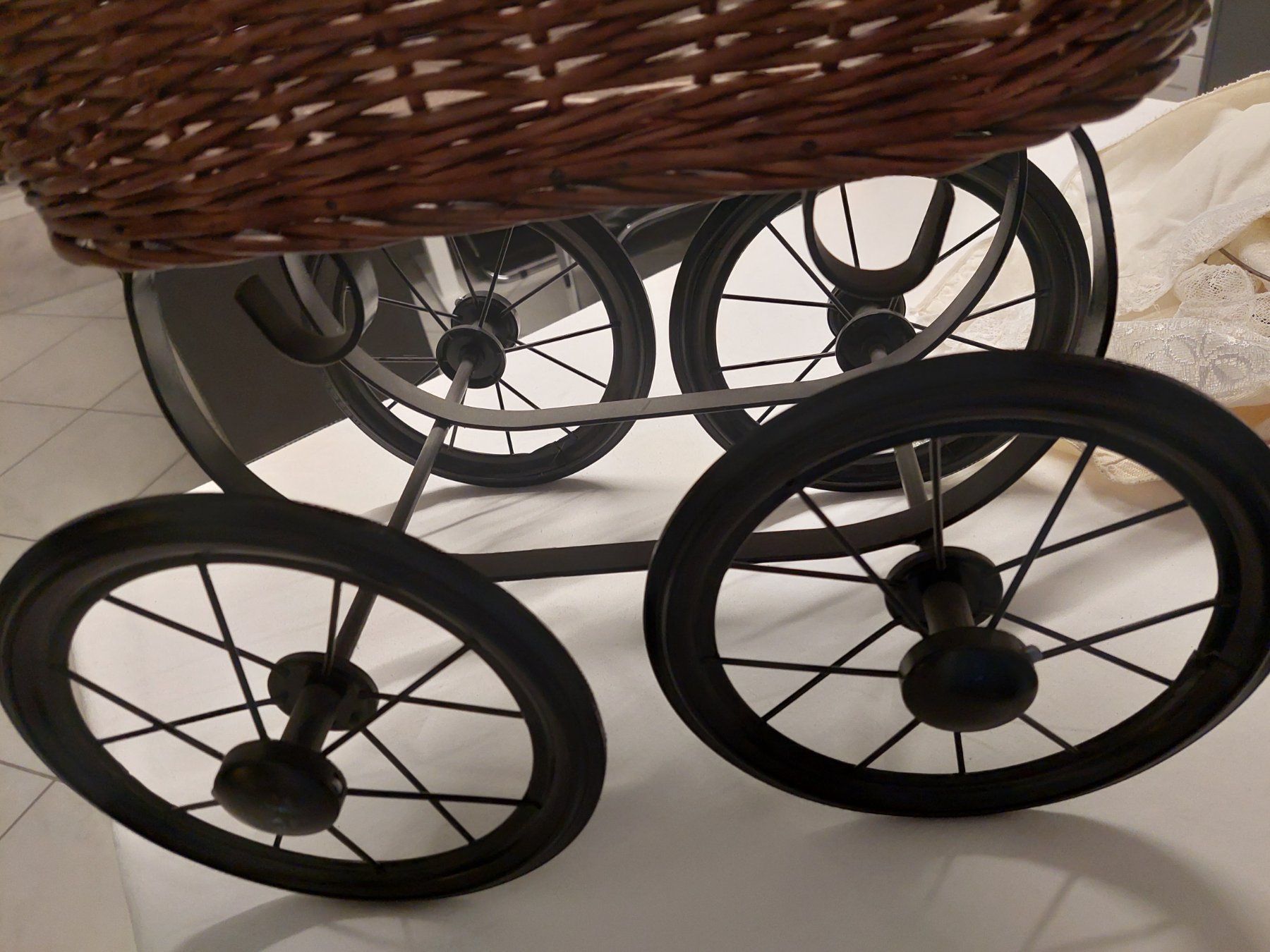 Puppenwagen: Puppenstubenwagen – Gebraucht aus Muri AG von  4