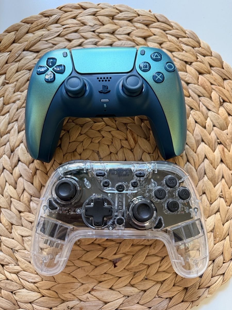 Systèmes de contrôle: Two Controllers, PS5 original and one custom, clear shell – Neuf (Voir description) à Genève par aki_xbk9