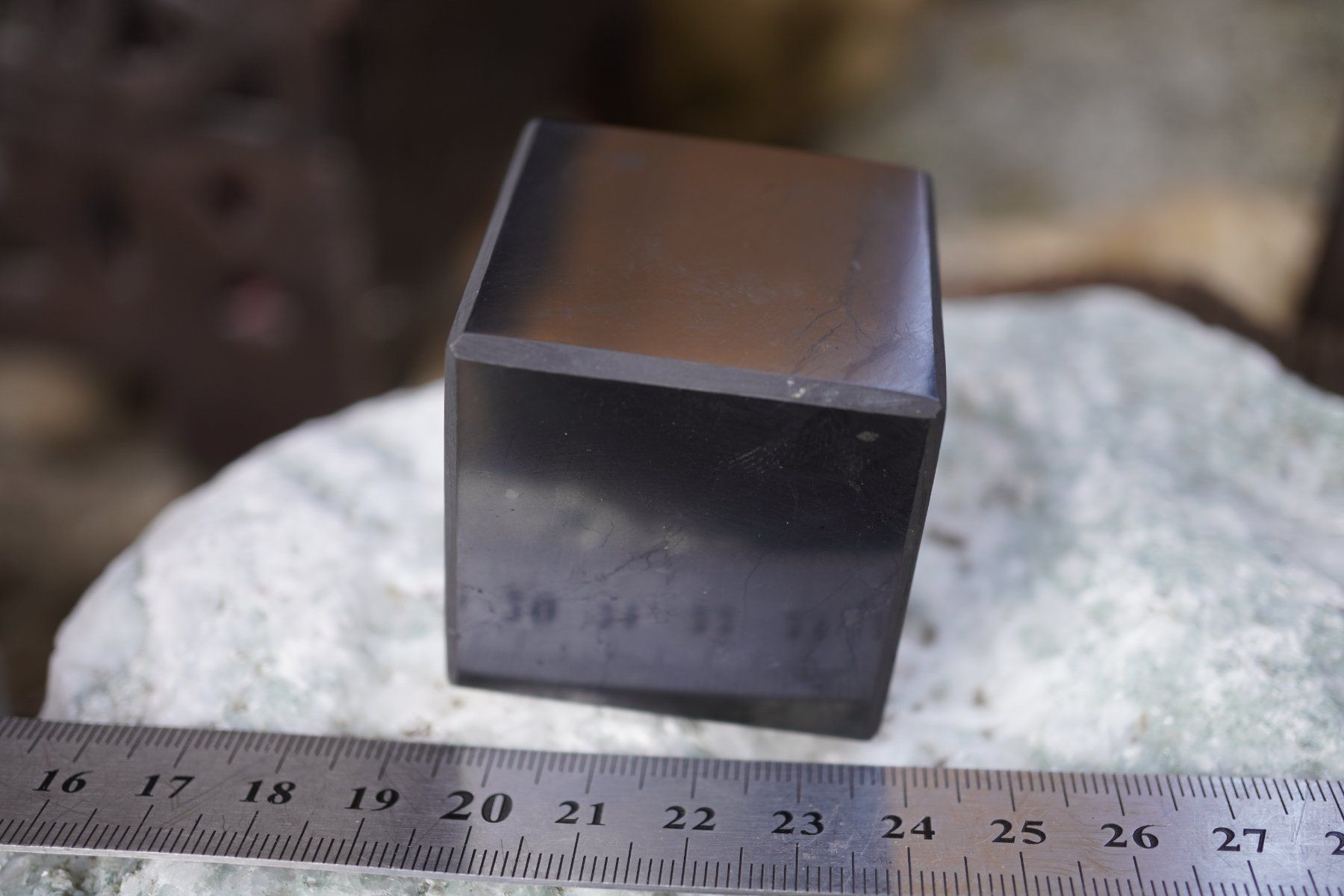 Minerali & Pietre curative: Schungit  Shungit  Würfel    4cm x 4cm – Nuovo e nell'imballaggio originale da Eschenbach SG venduto da topstone