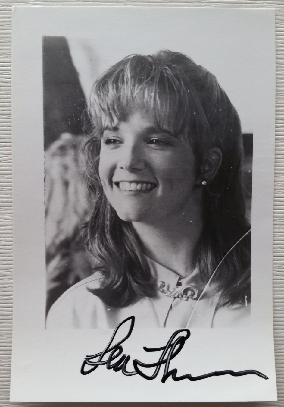 Autografi: Lea Thompson, signiertes Original-Autogramm, 1992 – Usato da Oberriet SG venduto da Manick
