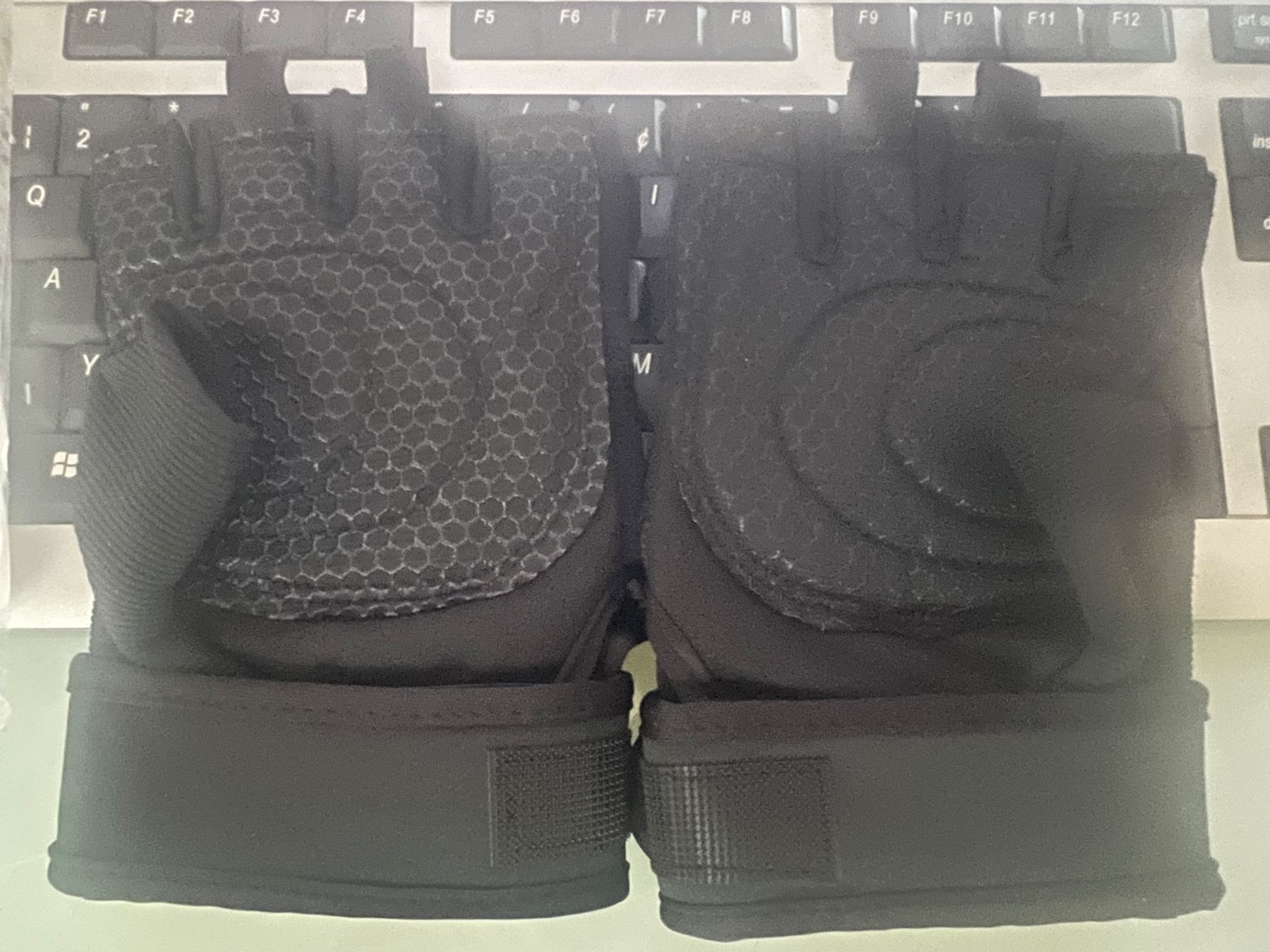 Altri accessori da uomo: Fitnesshandschuhe – Nuovo e nell'imballaggio originale da Näfels venduto da ale_c9qn 1