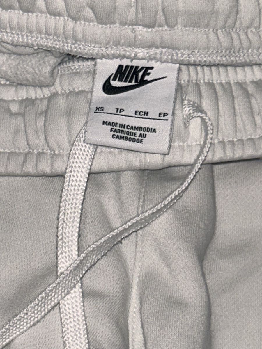 Nike Pantalons: jogging Nike – Neuf (Voir description) à Choëx par Nora.07 1
