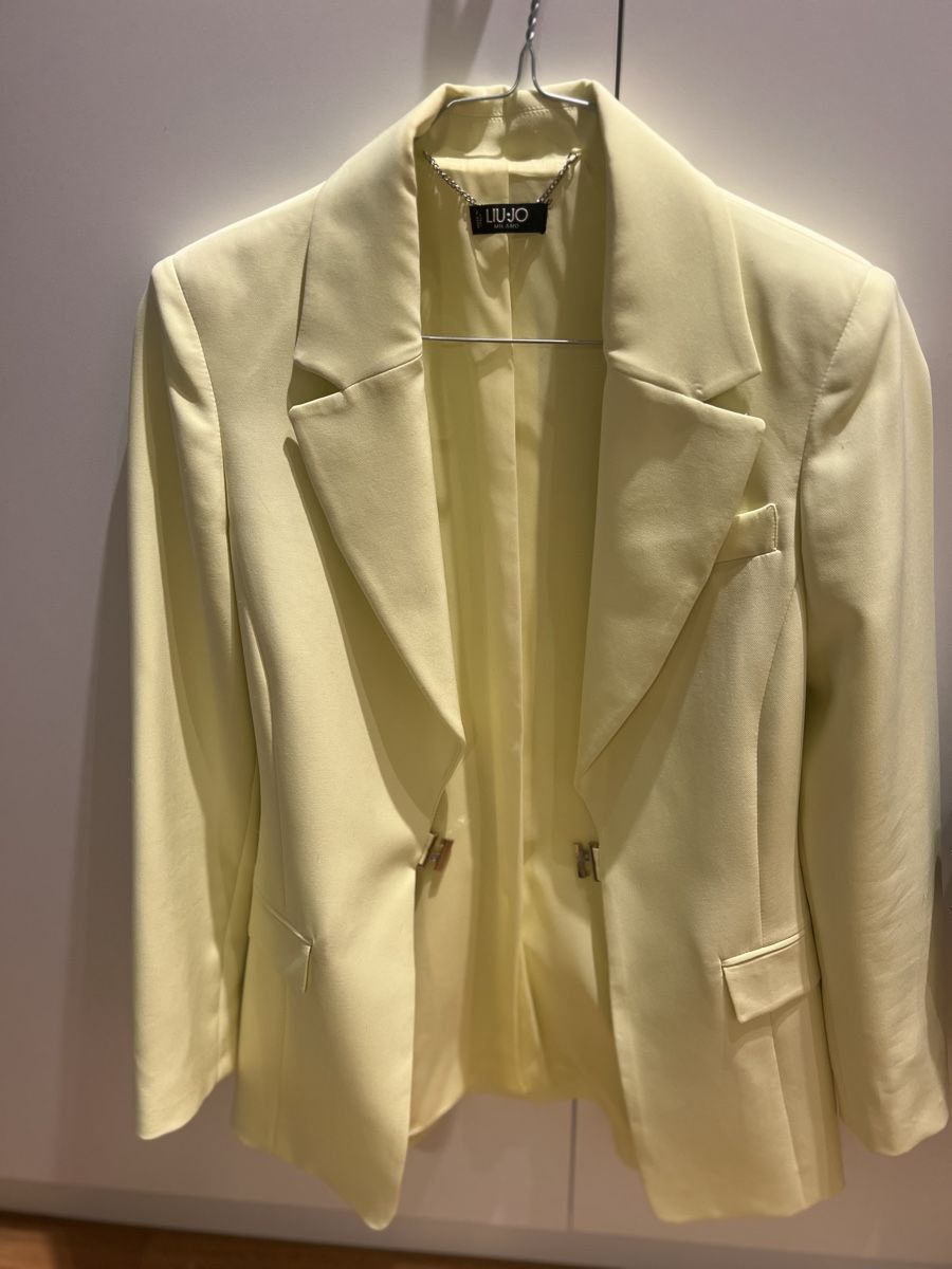 Liu Jo Giacche: Liu Jo size 34/ Italian 40 – Nuovo (secondo la descrizione) da Zurich venduto da amf_k7k2 1