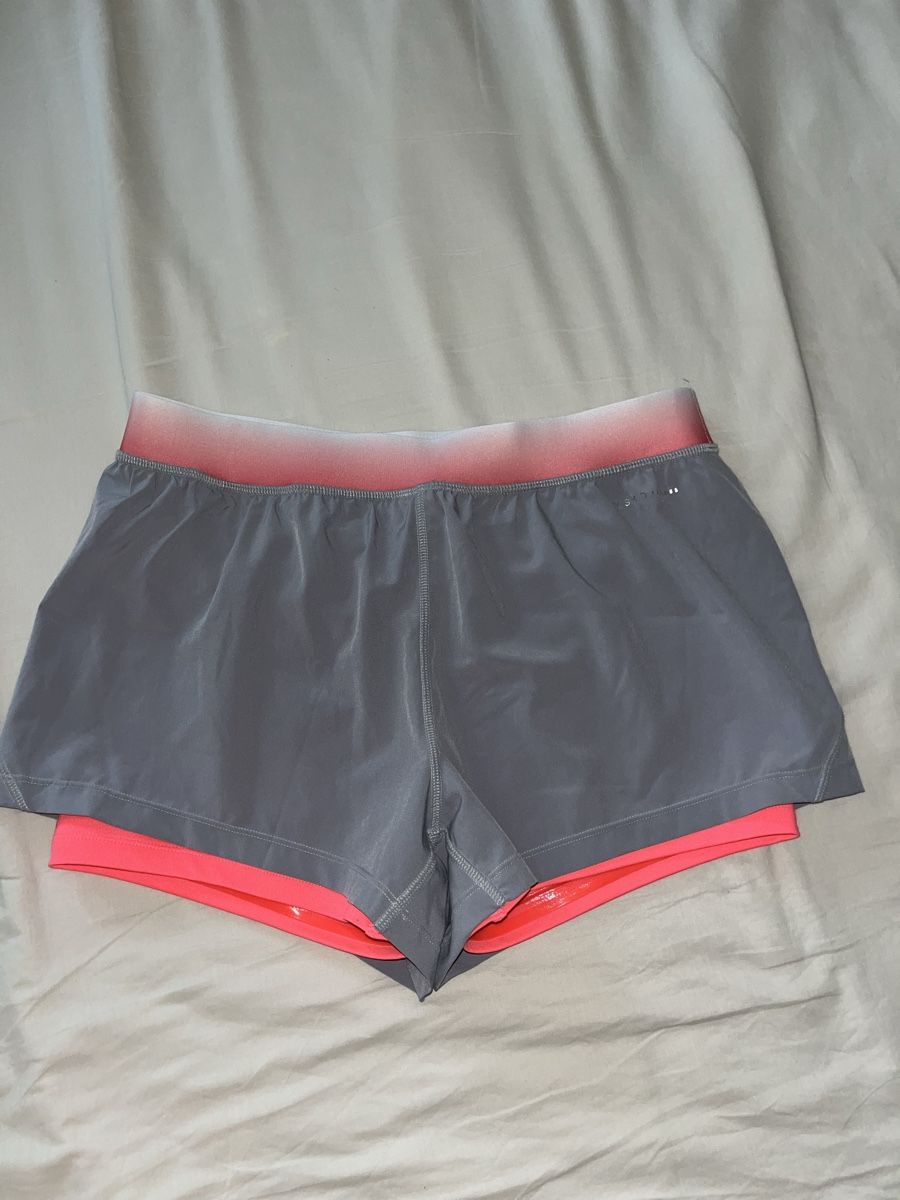 Leggings: kurze Sporthose – Nuovo (secondo la descrizione) da Zuchwil venduto da celixne