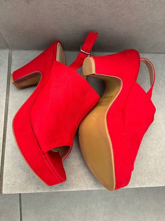 Scarpe da donna: Sandales compensées rouges neuves T 40 – Usato da Confignon venduto da MVAR 2