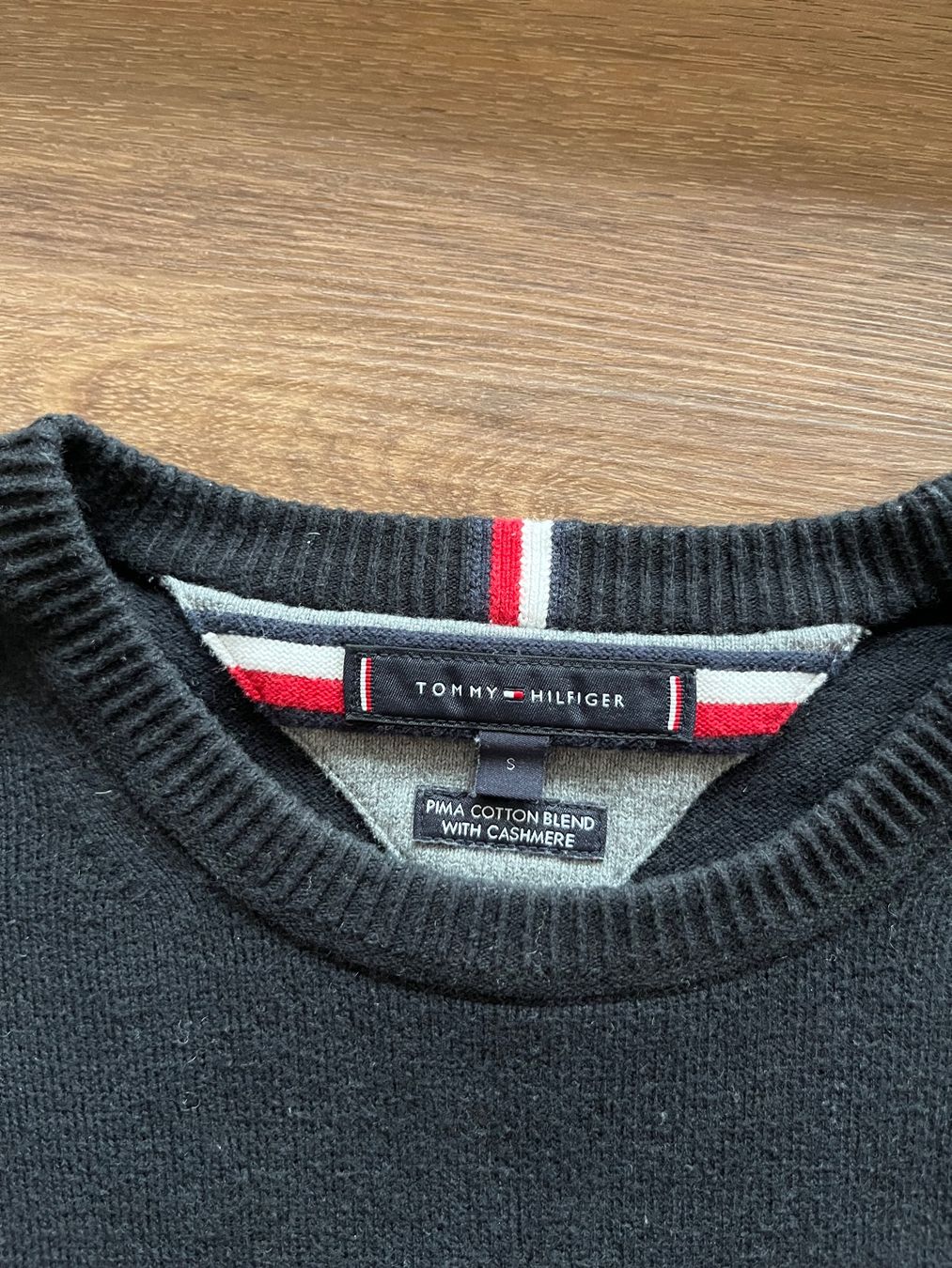 Tommy Hilfiger Pullover & Sweatshirts: Tommy Hilfiger Pullover schwarz – Gebraucht aus Sursee von dok_bz9b 2