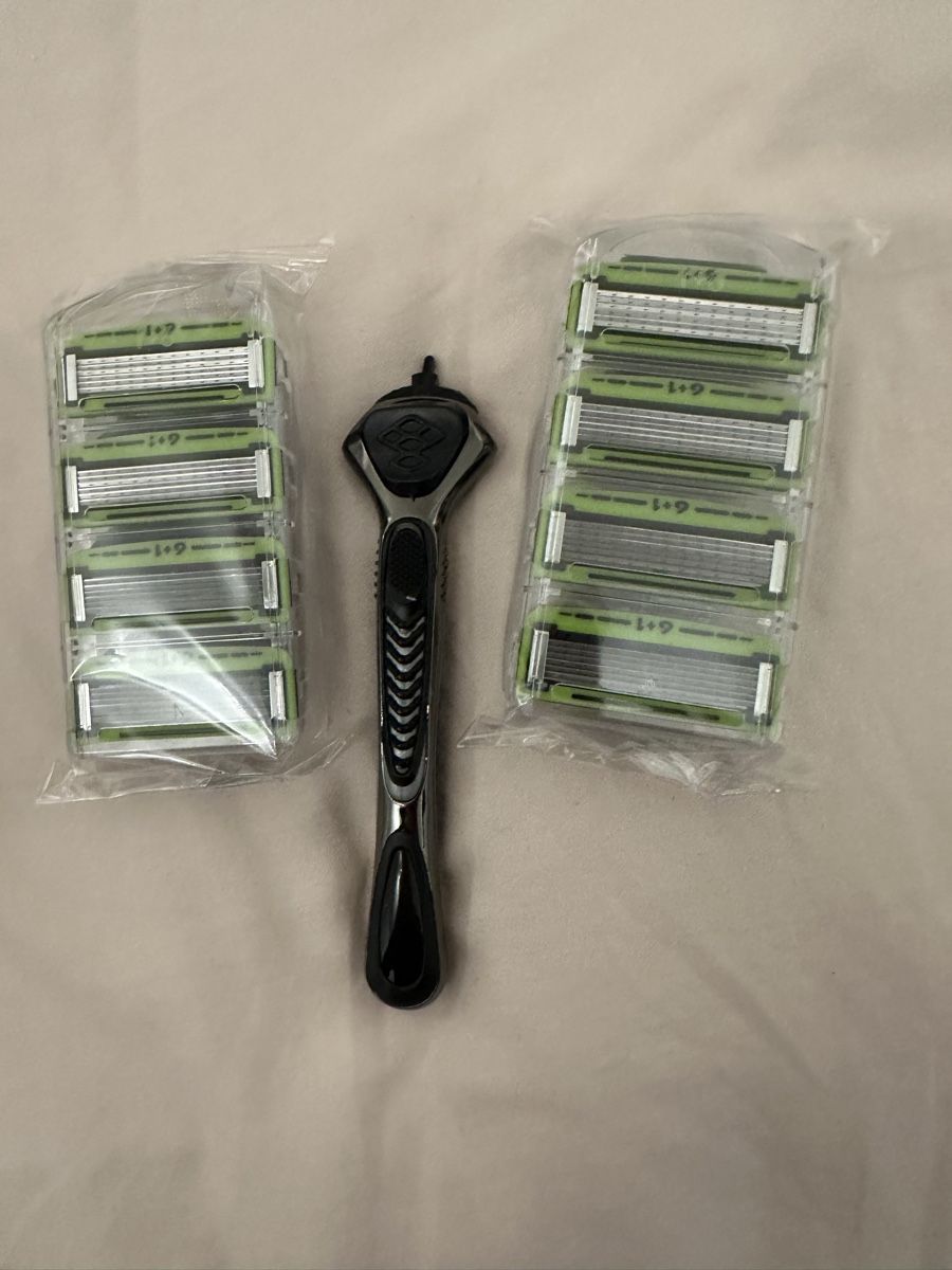 Rasoi & Lamette da barba: Rasierer 6+1mit 8 Ersatzklingen – Nuovo e nell'imballaggio originale da Kloten venduto da digi-Galaxy