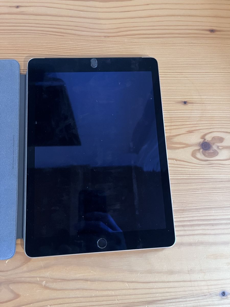 Apple Tablet PC: iPad Air 2  – Gebraucht aus Langnau i. E. von baronbancon