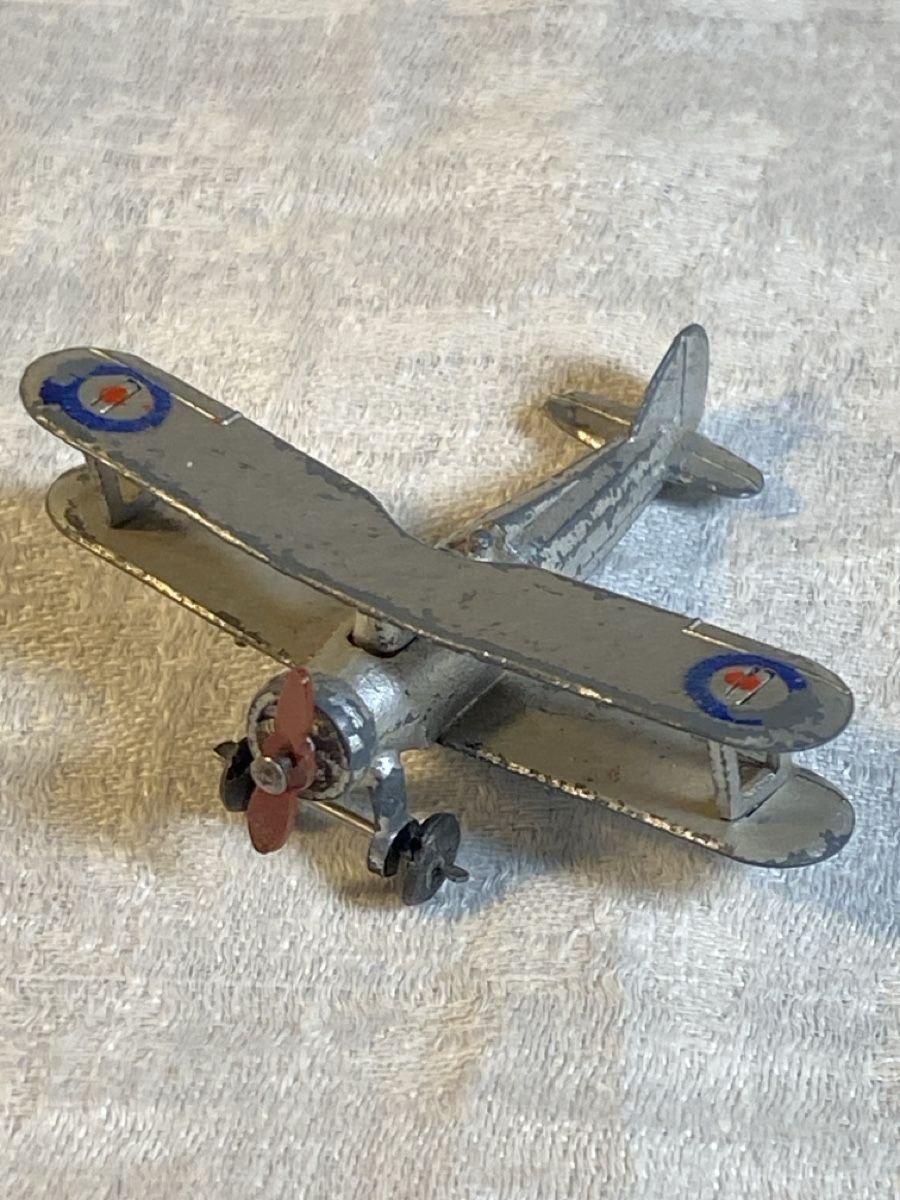Dinky Toys Kit di modellismo & Modellini statici: 3 biplans Gloster Gladitor 1937 réf.60p cocardes anglaises – Usato da Bevaix venduto da Dominixx52 2