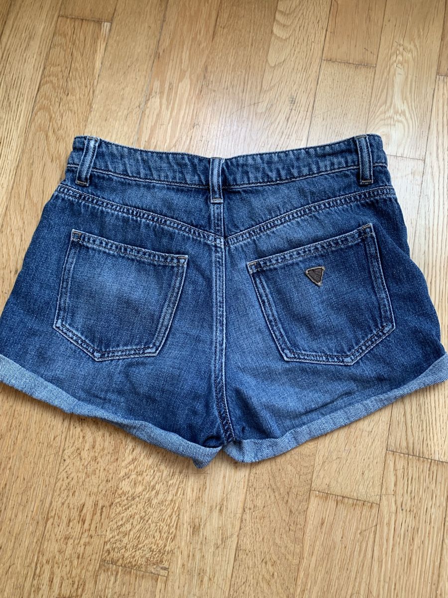 Guess Pantaloni: Guess Hot pants gr XS/24 – Usato da Sempach venduto da katzaana3 2
