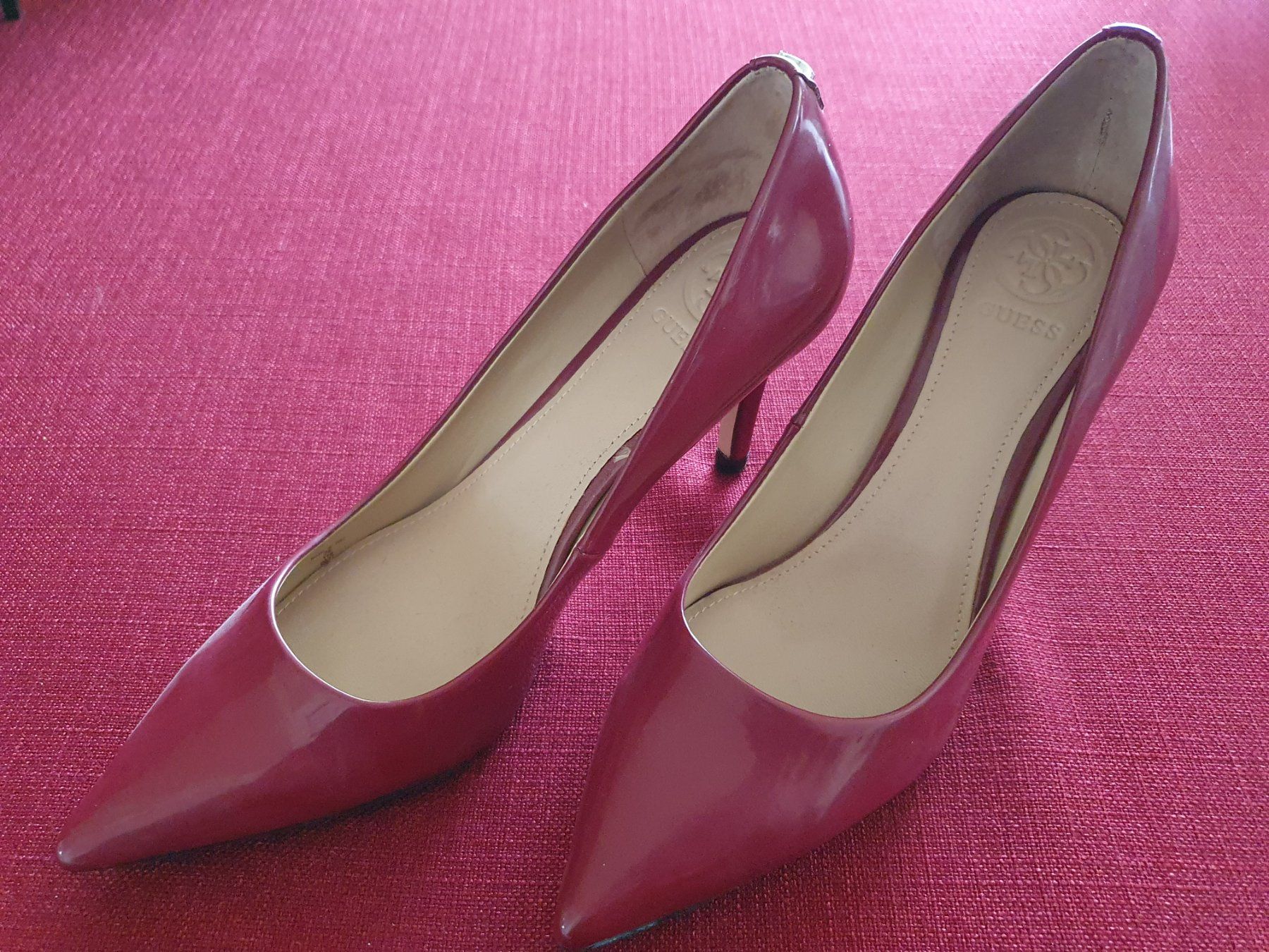 Guess Scarpe da donna: Guess Damenschuhe Pumps Gr. 38 Rot – Usato da Wädenswil venduto da walhai99 1