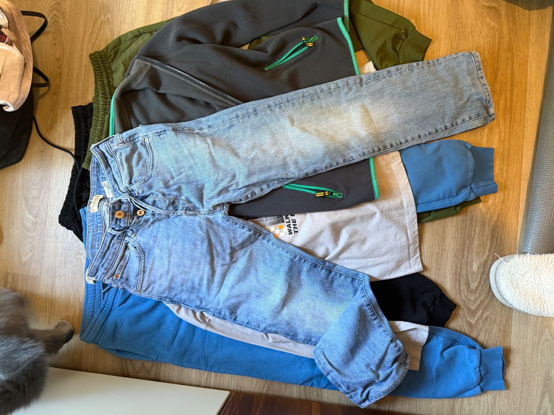 Lotti & Set di vestiti: Bundle Boys clothes - Cozy Loungewear for Autumn – Nuovo (secondo la descrizione) da Oberglatt ZH venduto da Sale12 2