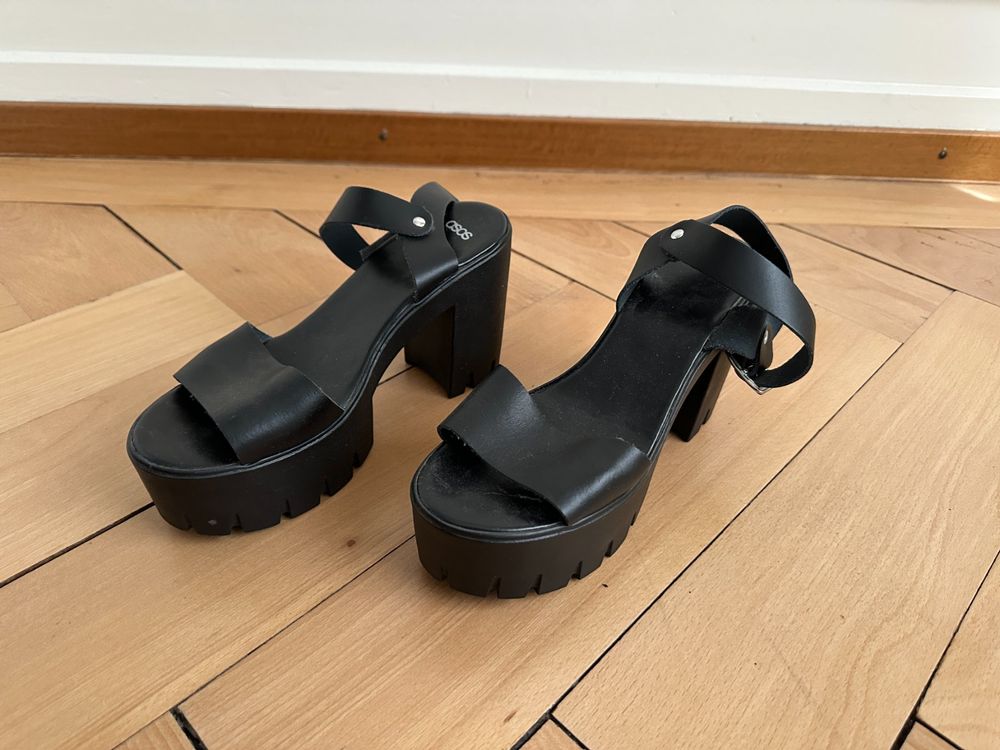 Asos Chaussures femmes: ASOS - Plateau Sandalette schwarz 38 – Neuf (Voir description) à Zürich par Diazaio