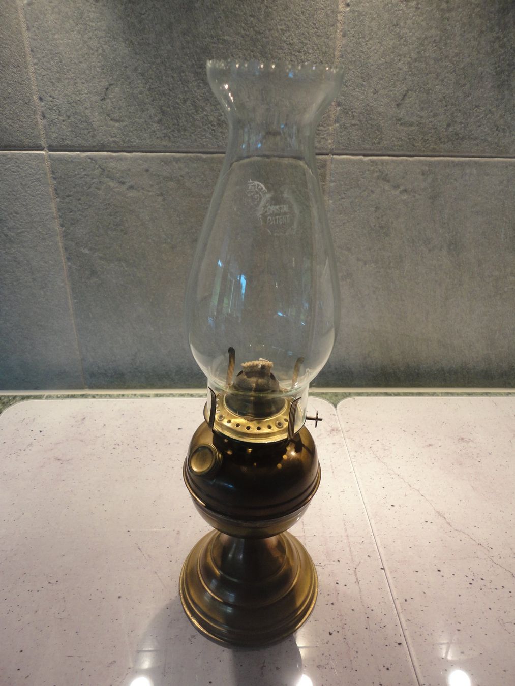 Lampen: Antike Petroleumlampe – Gebraucht aus Birmensdorf ZH von res_wh2b