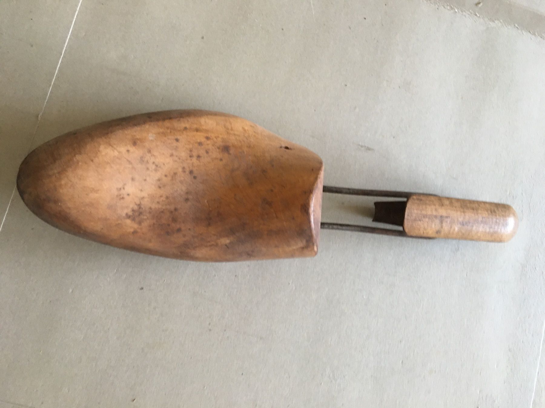 Tutti gli attrezzi: Antiker Schuhspanner – Usato da Bern venduto da rewe45
