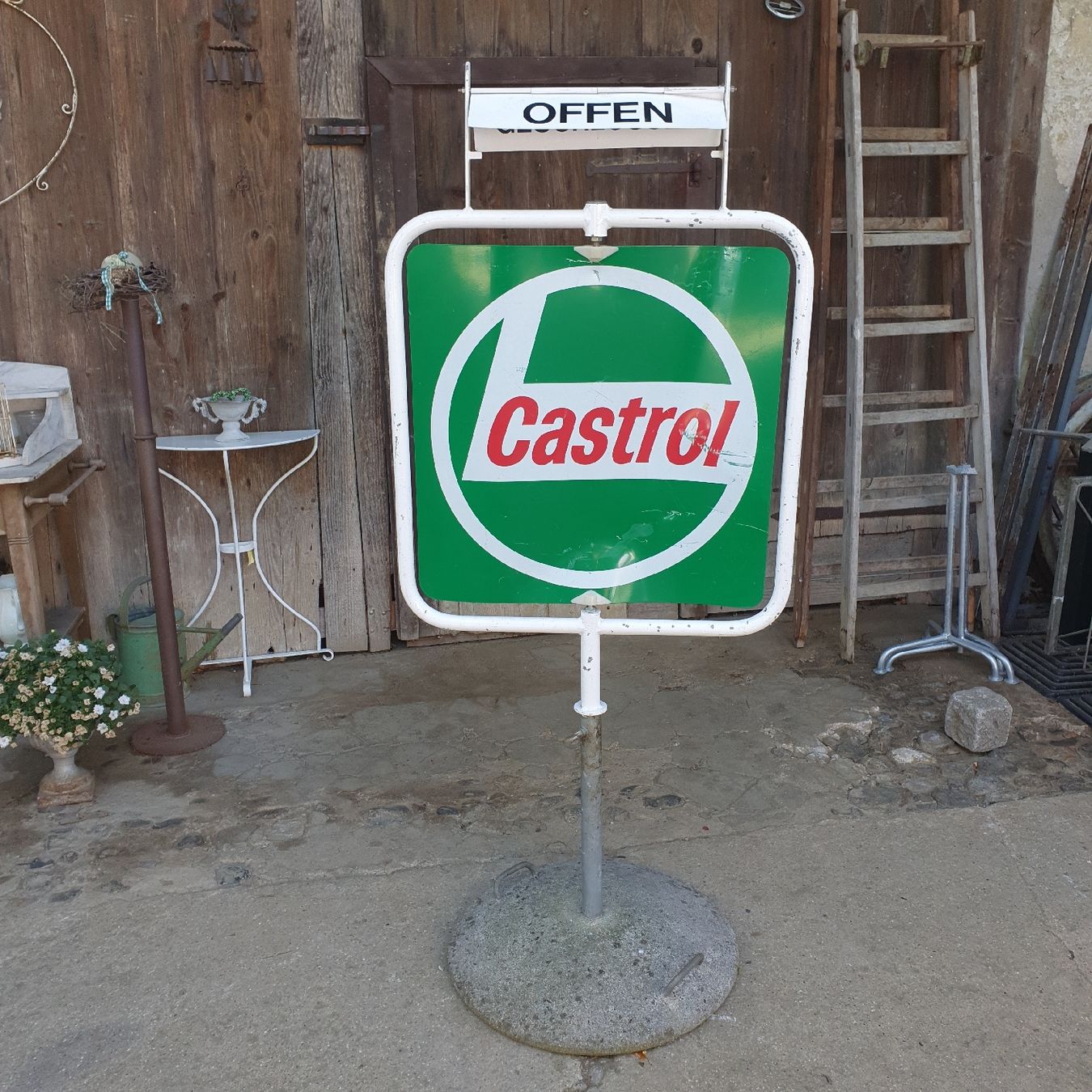 Castrol Schilder: Castrol Tankstelle Benzin Schild – Gebraucht aus Uesslingen von 1Atelier