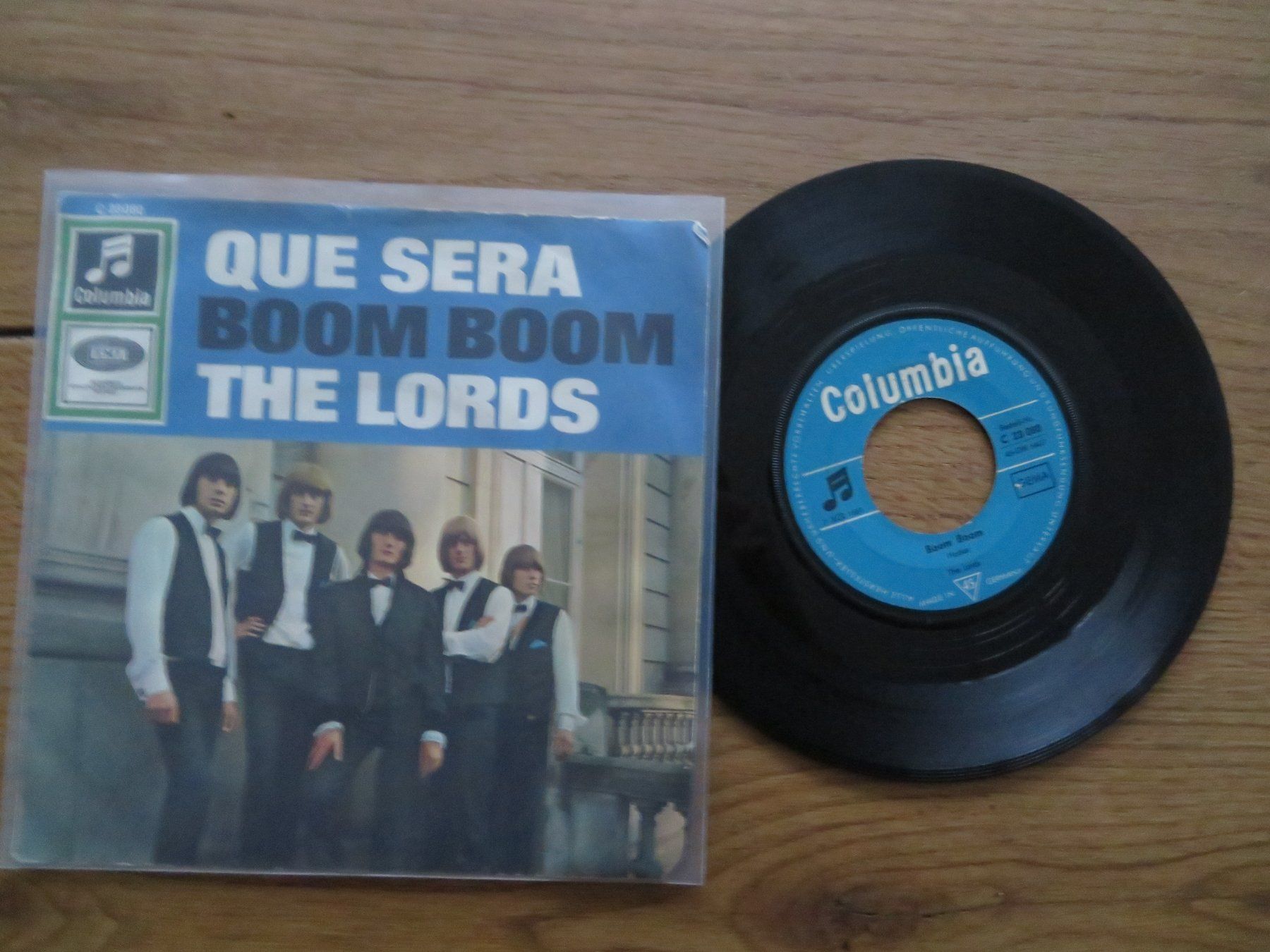 Dischi in vinile: The Lords - Que Sera Vinyl Single 7" – Nuovo (secondo la descrizione) da Zürich venduto da max_cp5f