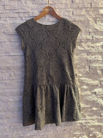 Schönes Mädchenkleid, 158cm