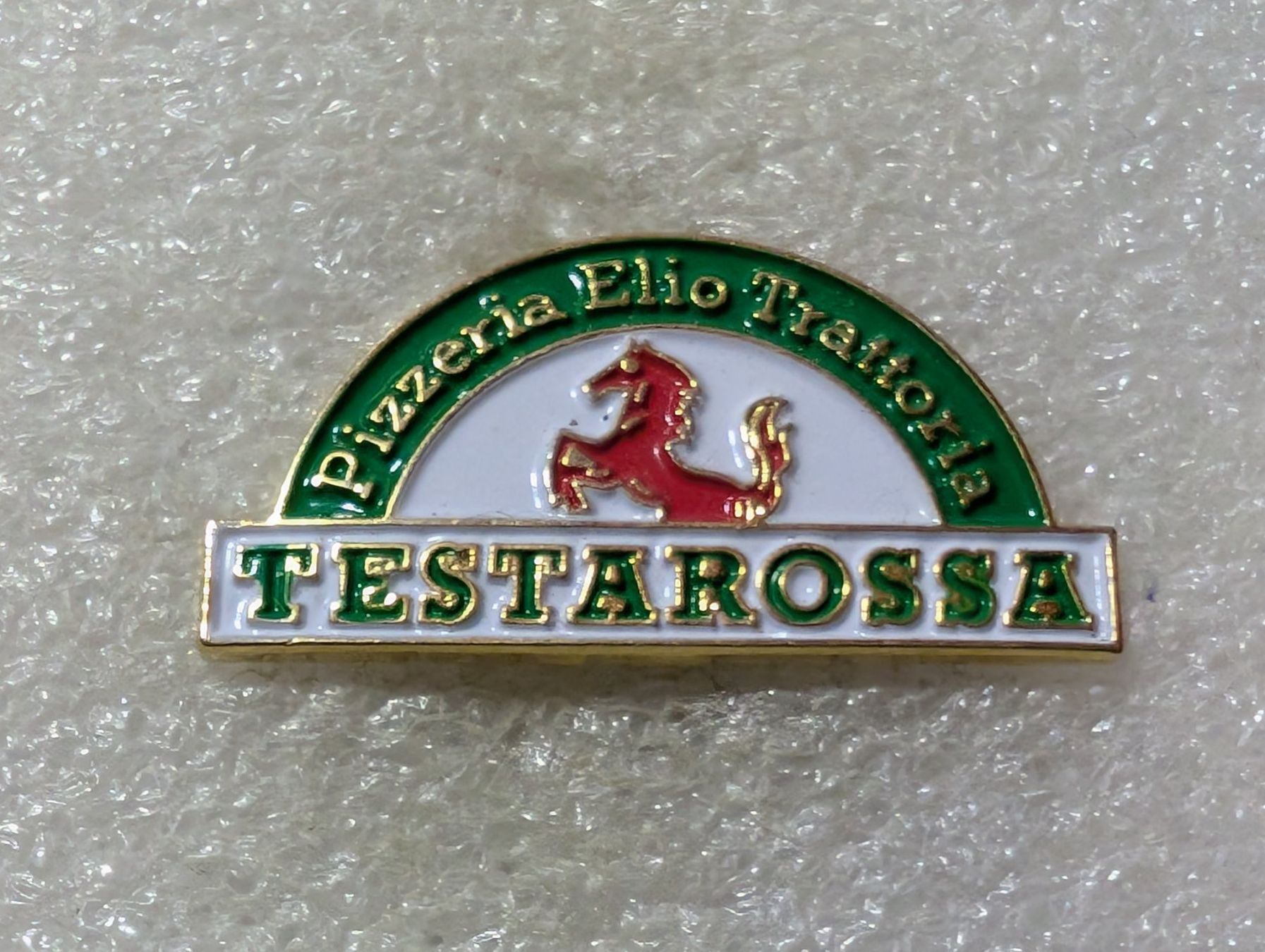 Placchette & Badge: Ansteckpin 144: Pizzeria Festarossa – Usato da Oppligen venduto da Pin-Fall-Shop