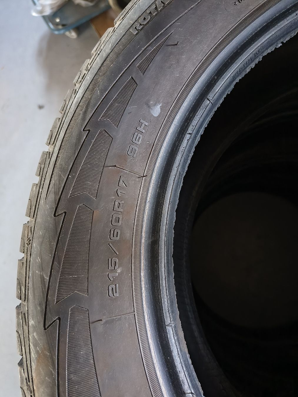 Pneumatici & Ruote complete: Goodyear 215/60R17 96H – Usato da Volketswil venduto da wrrhx 3