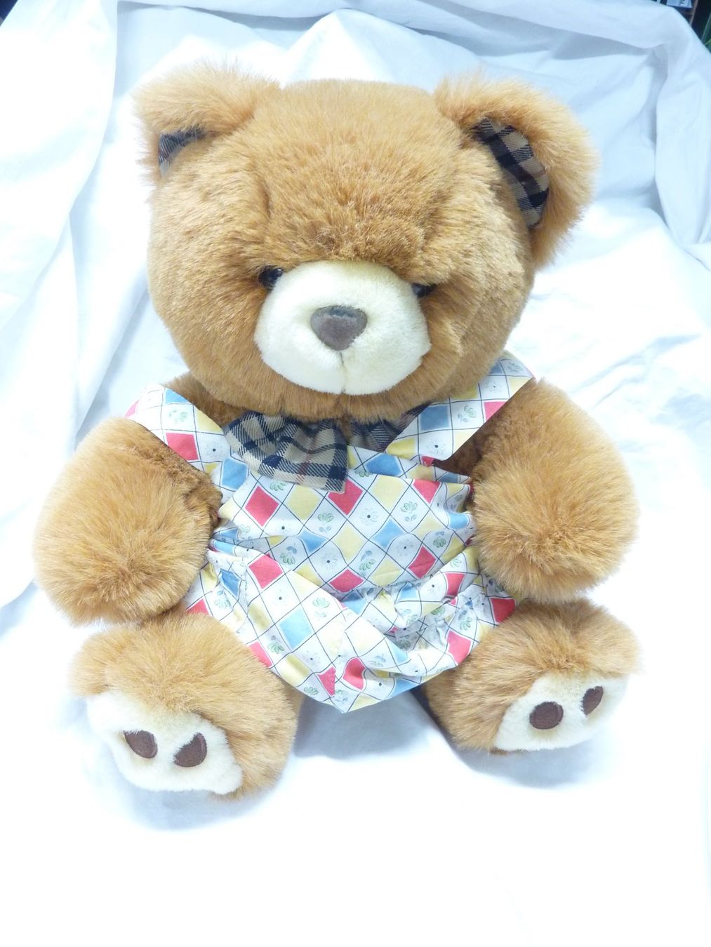 Spielzeuge: Teddybär, mit Latzhose – Gebraucht aus Schliern b. Köniz von bsc59