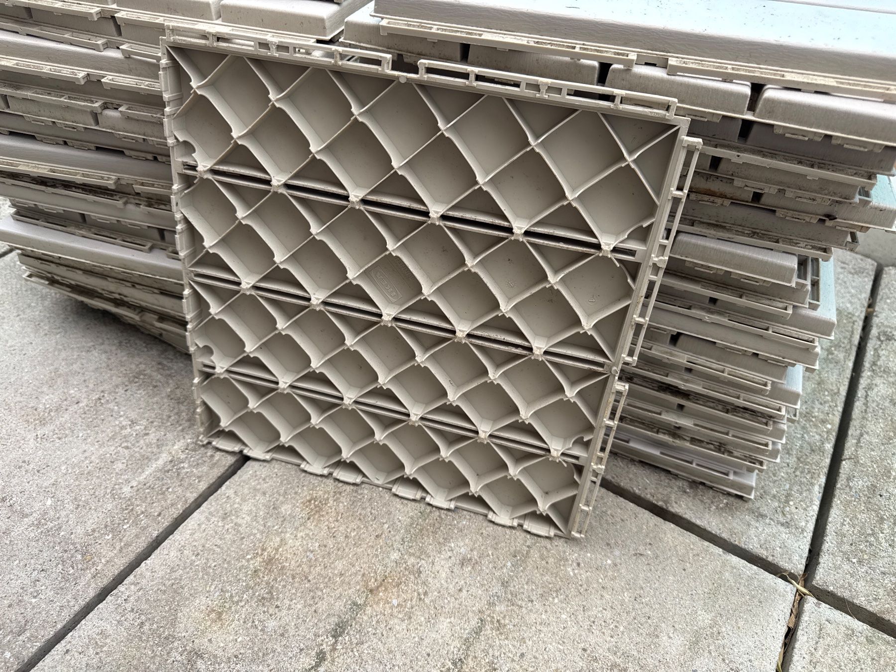 Ikea Revêtements de sol: Bodenplatten Klick System hellgrau ca. 60 Stk gebraucht – D'occasion à Basel par Maulwurf4 3