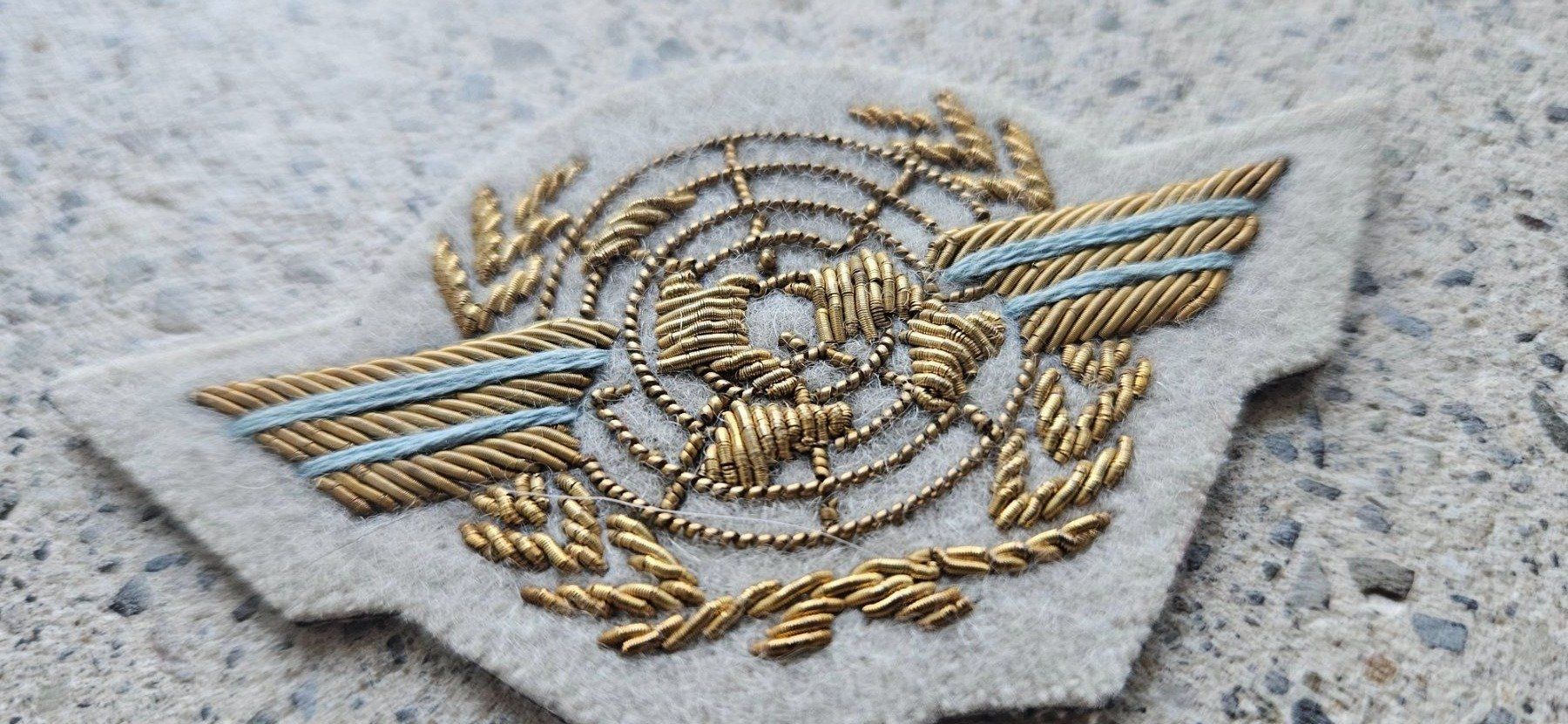 Schweizer Armee Placchette & Badge: *** Beret Abeichen Gestickt UN Rare !! *** – Usato da Riedholz venduto da fr_sIruP 1
