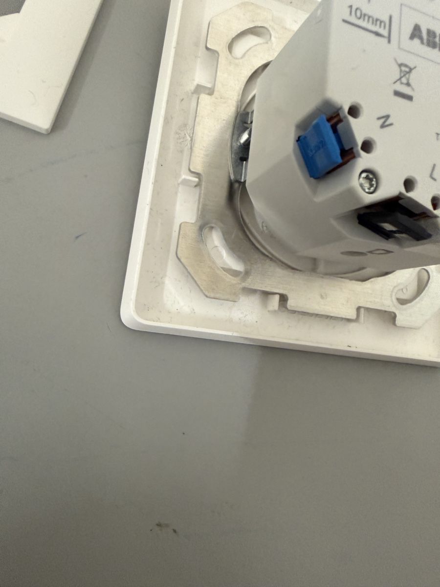 Feller Stecker: Fi steckdose Neu mit 2 abdeckungen  – Neu (gemäss Beschreibung) aus Zürich von papaplatte 5
