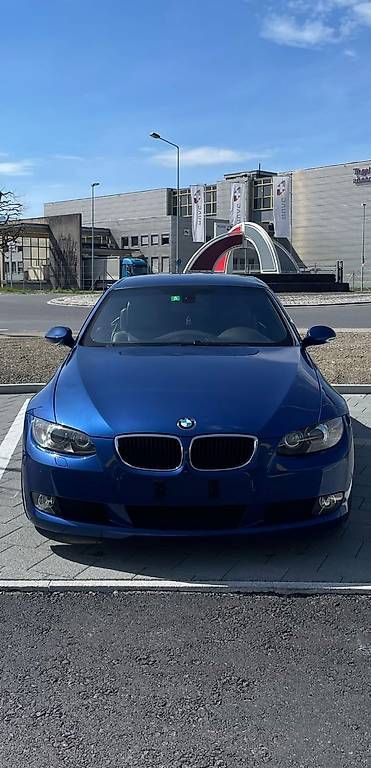 Automobili: BMW 320i Cabrio – Usato da Luzern venduto da Sokol25