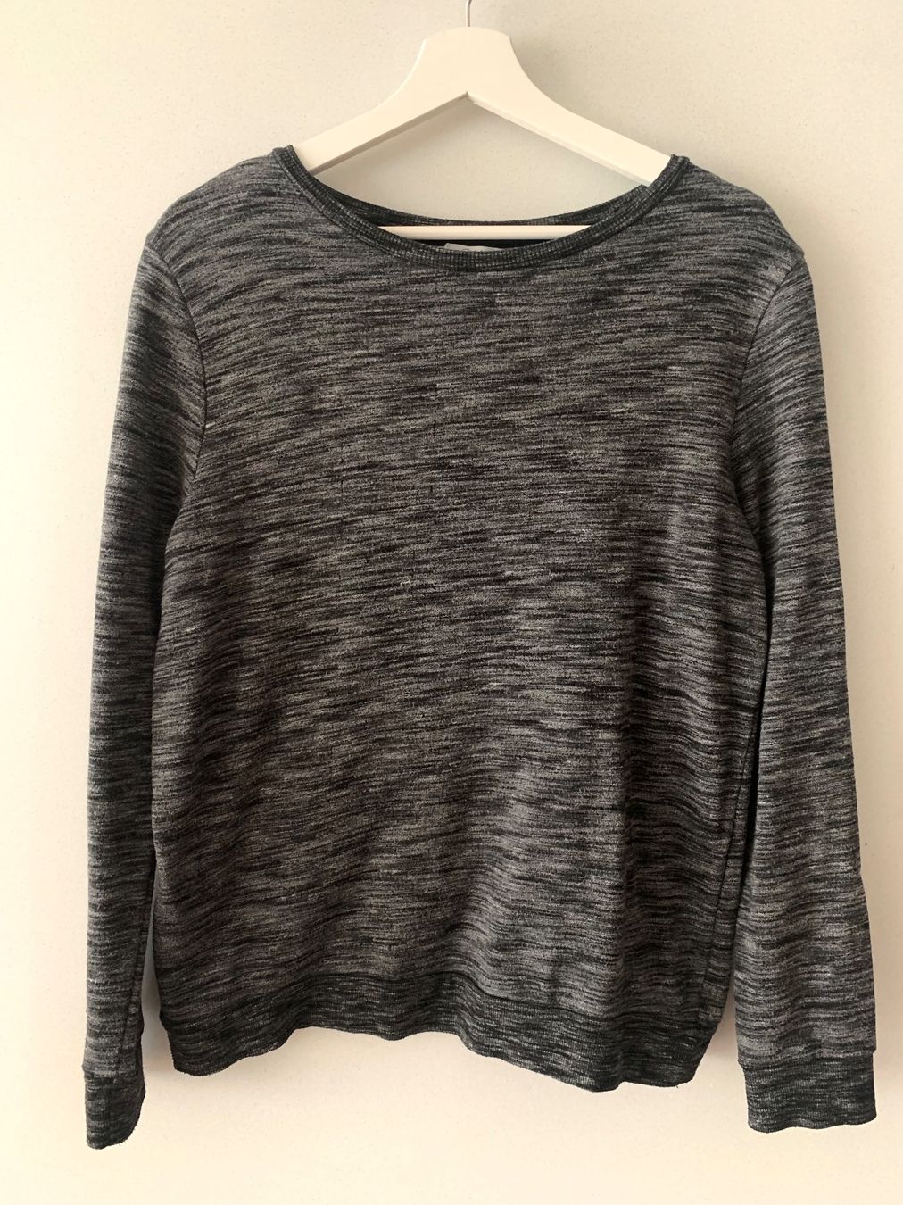 C&A Pulls & Sweat-shirts: Pullover / Sweatshirt Grau – D'occasion à Luzern par Leaaa