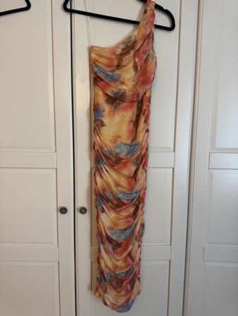 Fashion Nova Kleid One-Shoulder bunt Grösse S gebraucht