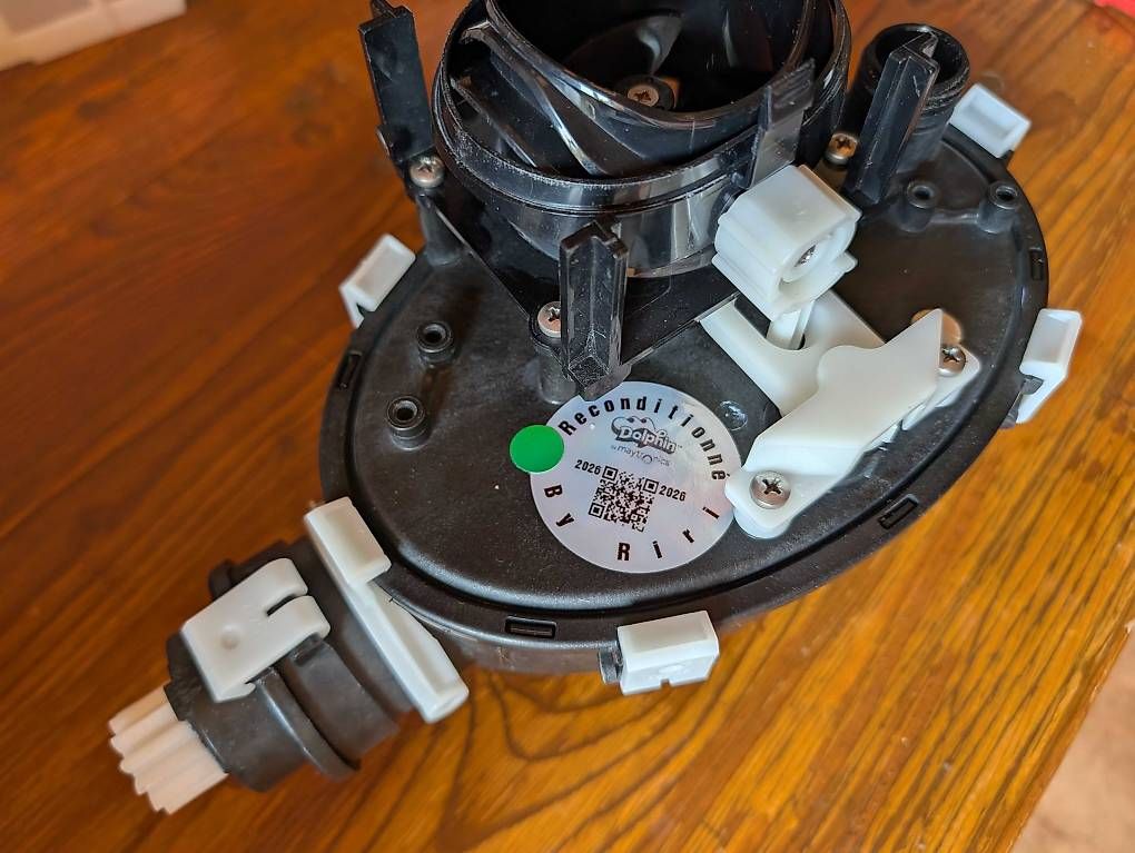Dolphin Accessori per Piscine: Robot piscine Dolphin S200 moteur révisé – Usato da Couvet venduto da mal_tk2g 2