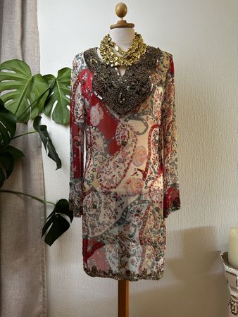 Robe mi-longue imprimée perles sequins taille M