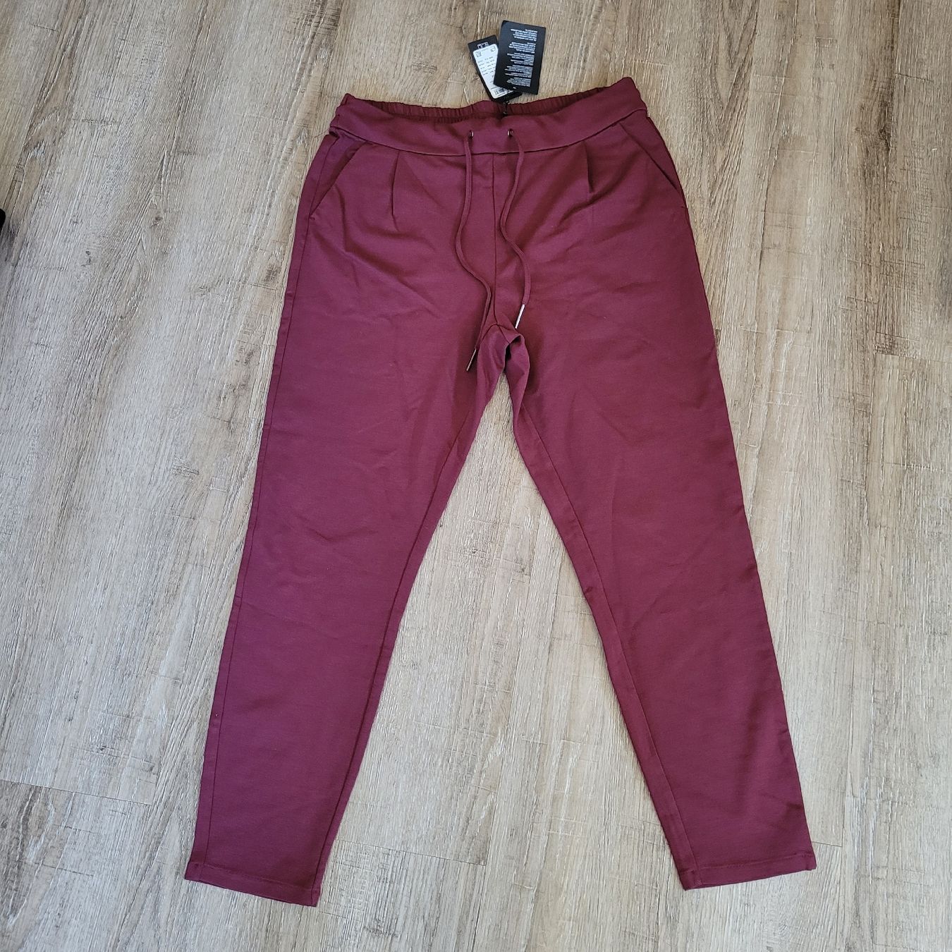 Pantaloni: weinrote lange Stoffhose L/32 neu – Nuovo (secondo la descrizione) da Niederbuchsiten venduto da klengyel
