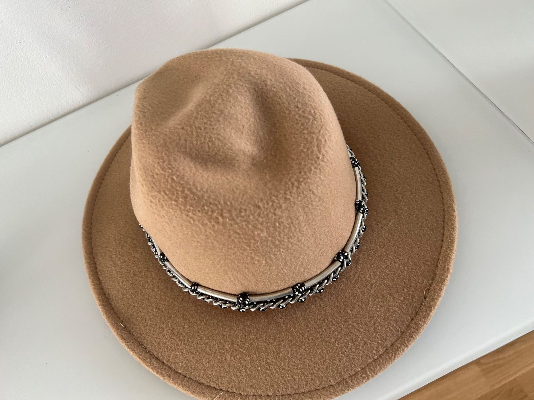 Chapeaux, bonnets & casquettes: Hut – D'occasion à Glattpark(Opfikon) par genevoise