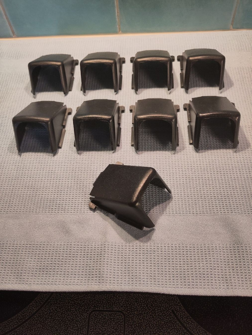 Piaggio Tutti i ricambio per moto: Piaggio Ciao Sattelfederabdeckunng / PX – Nuovo e nell'imballaggio originale da Basel venduto da Corrado36