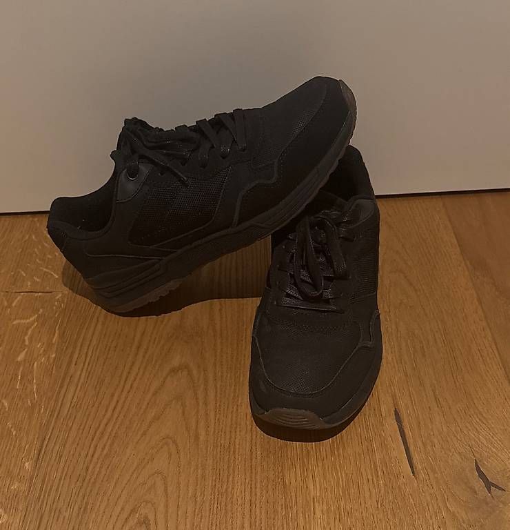 Herrenschuhe: Sneaker  – Gebraucht aus Untervaz von corina96