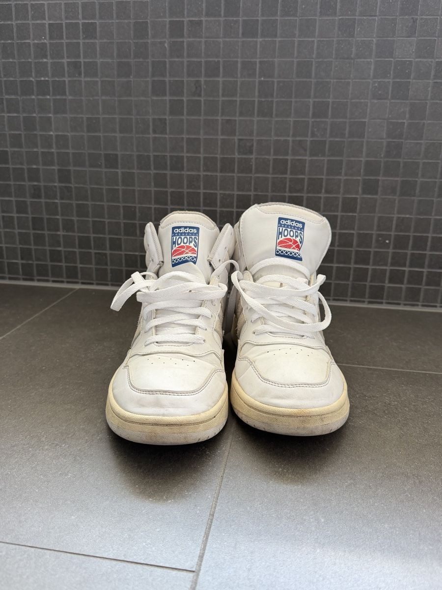 Adidas Chaussures hommes: Adidas Hoops Sneaker Grösse 41 1/3 – D'occasion à Rüfenacht BE par lis_rc6n 1