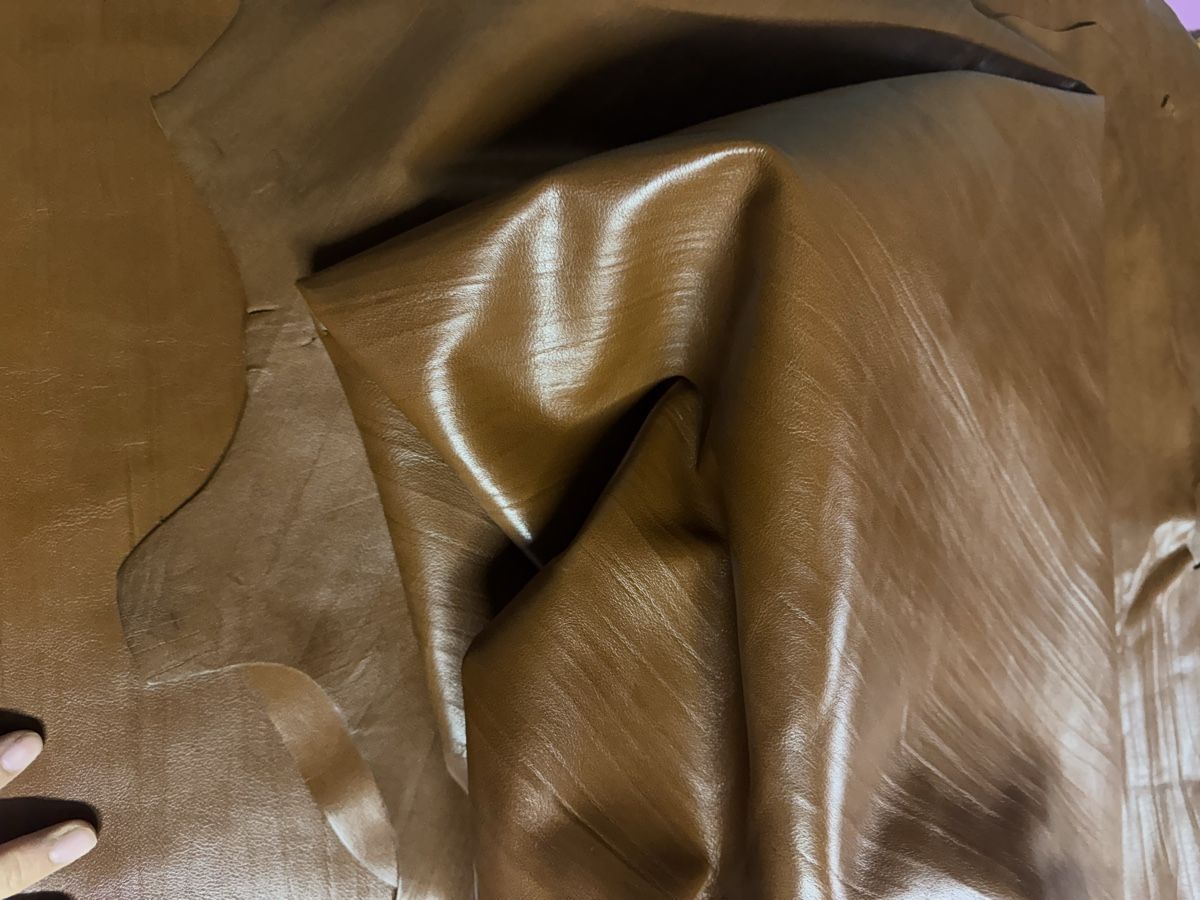 Tessuti: klassisches braunes Vollrindleder, 1.0mm – Nuovo e nell'imballaggio originale da Veyras venduto da ValClasse 1
