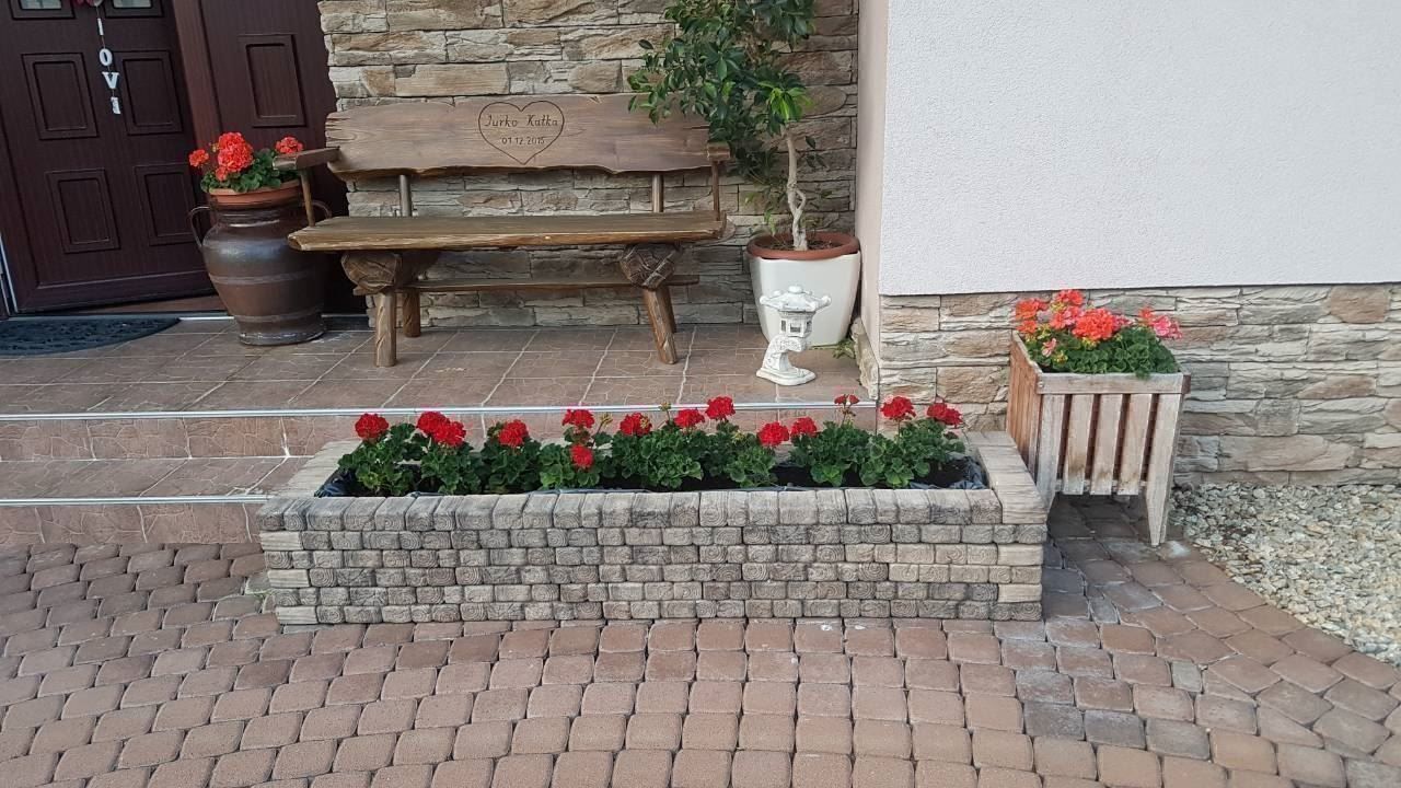 Figuren: Beton Bau-Stein mit Holzimitation – Neu (gemäss Beschreibung) aus Herbetswil von AHA-Garten 3