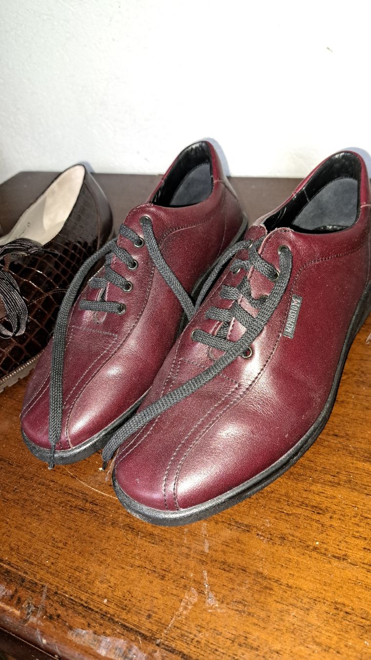 Scarpe da donna: 2 paar Schuhe Gr 36 – Usato da Kölliken venduto da Upcycling-by-Mc-TAM