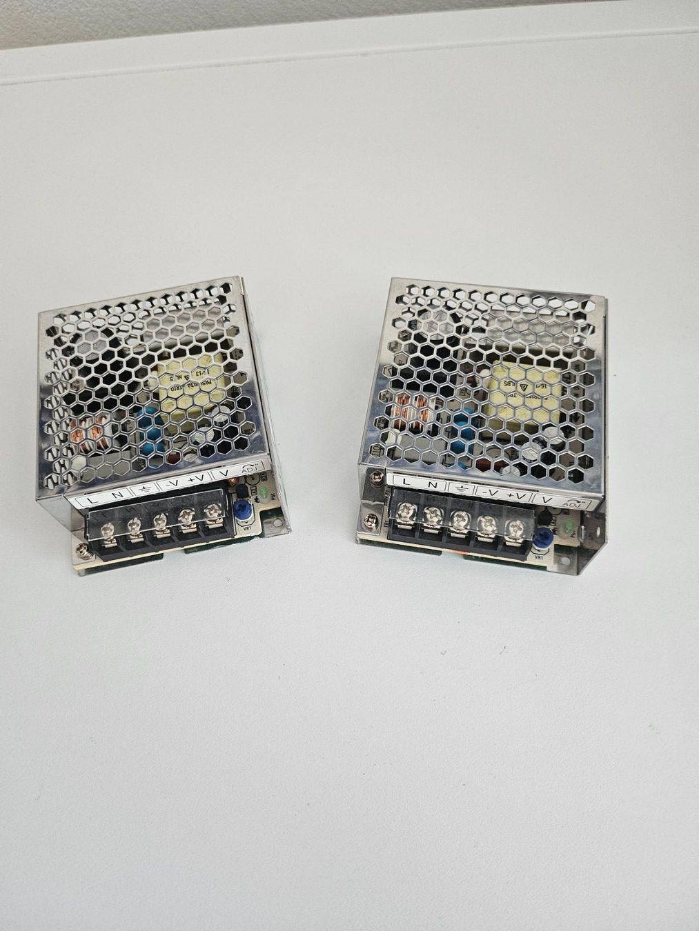 Componenti elettronici: 2 Netzgeräte TDK Lamda 12V 3A – Usato da Landquart venduto da Spirit6