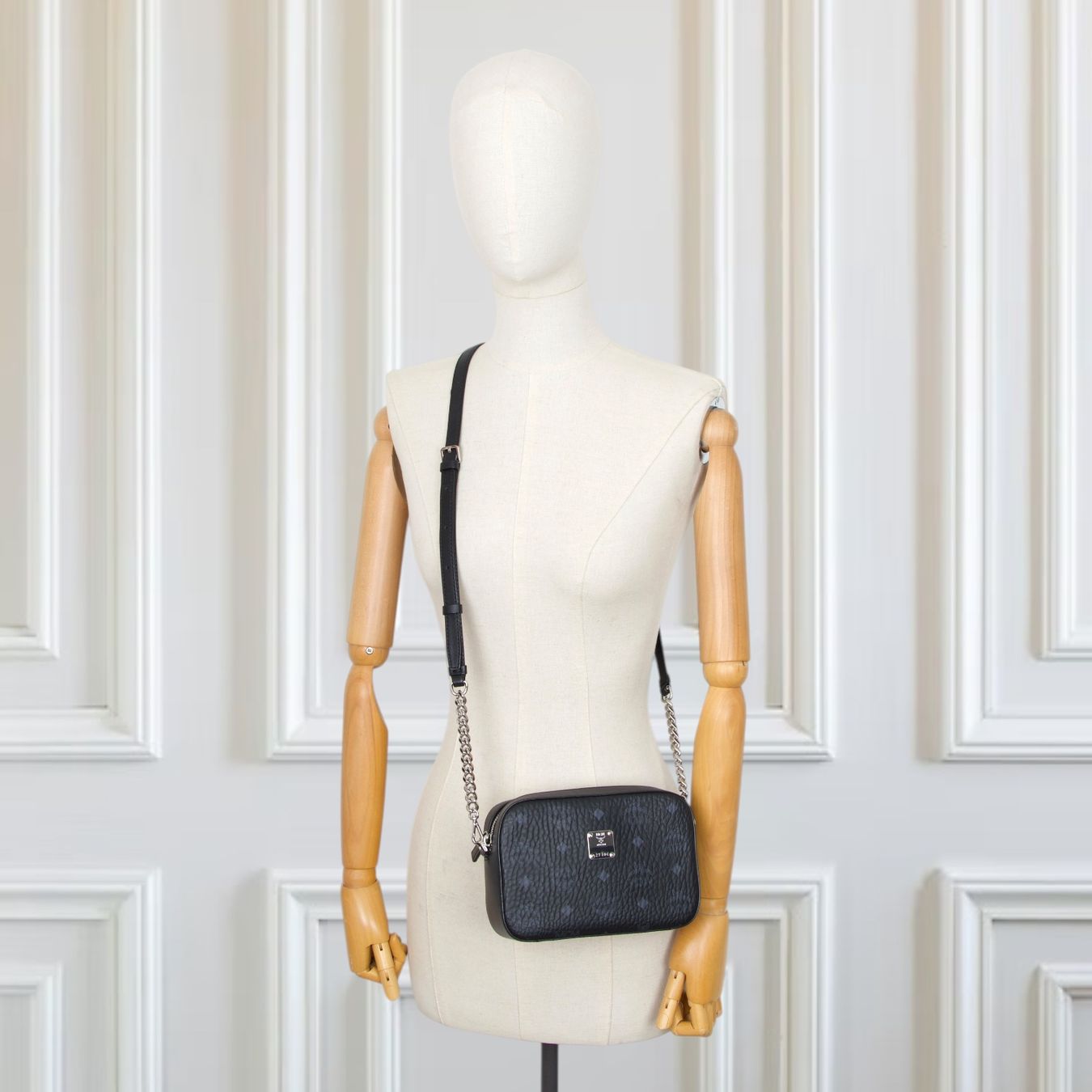 Mcm Borse: MCM Camera bag Visetos schwarz – Usato da Binningen venduto da Designerlabels 1