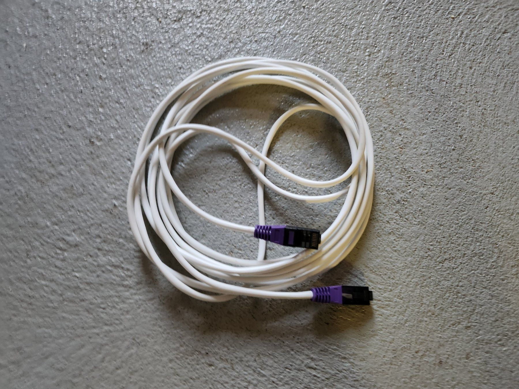 Câbles: Ethernet Patch Kabel RJ45 Grau Stecker Violet  1.5 - 2m neu – Neuf (Voir description) à Unterägeri par 0alfa0 1