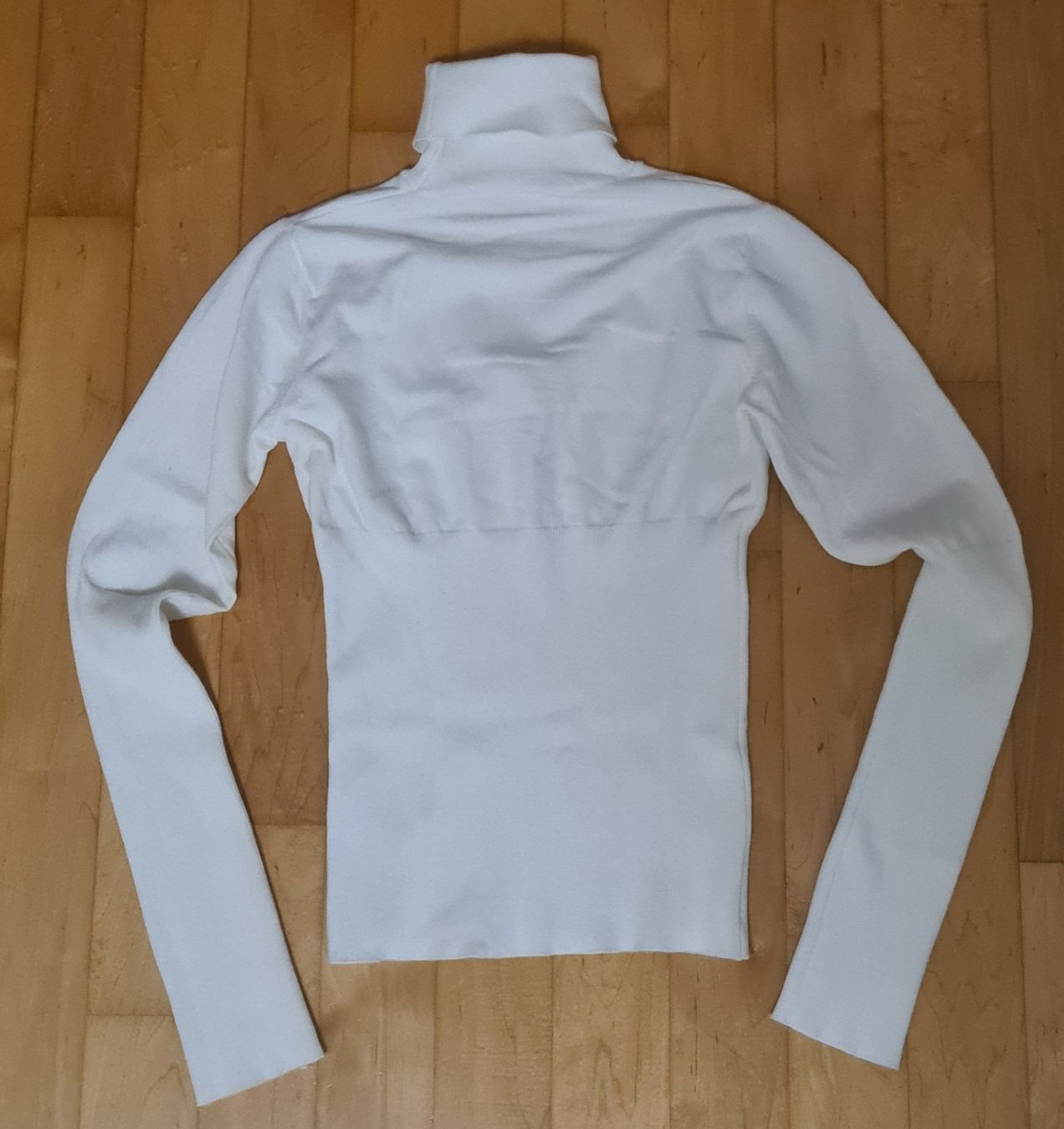 Pulls & Sweat-shirts: Körperbetonter Pullover – Neuf (Voir description) à Glattpark(Opfikon) par ejo_m8fr